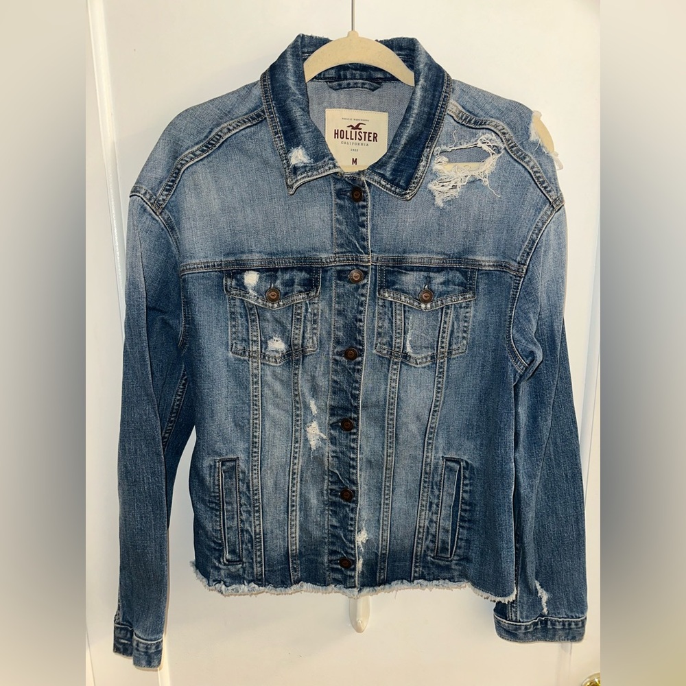 HOLLISTER Woman’s Distressed Jean Jacket